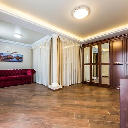Шикарная Квартира Возле Костёла В Центре Kijev Kültér fotó